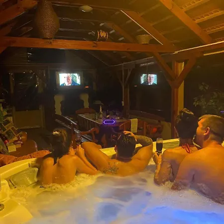 Jakuzzis,szaunás,kerkavendégház-őrség-csesztreg-kerkaujfalu Hébergement de vacances