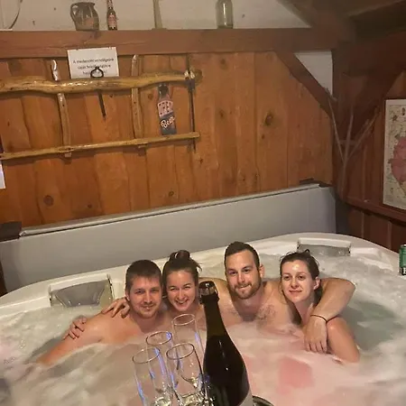Jakuzzis,szaunas,kerkavendeghaz-orseg-csesztreg-kerkaujfalu Holiday home *