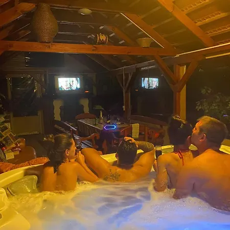 Jakuzzis,szaunás,kerkavendégház-őrség-csesztreg-kerkaujfalu Hébergement de vacances *